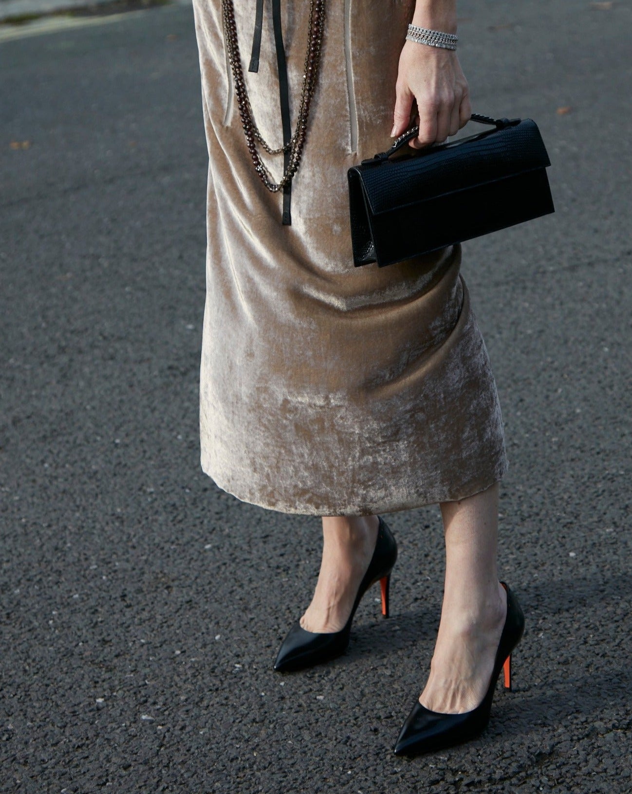 Court shoes